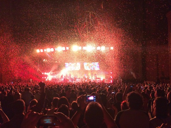 Arcade Fire Confetti Shower